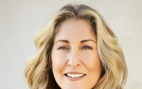 Tiffani Bova es una destacada experta en ventas, crecimiento empresarial, innovación y transformación digital.