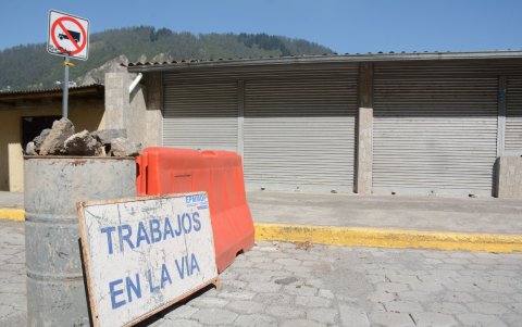Locales. Afectados por el cierre de la vía.