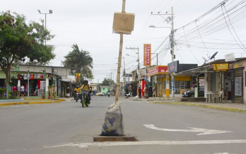 Son varias calles que están con este problema. Aguapen anunció un plan de reposición de las tapas sustraídas.