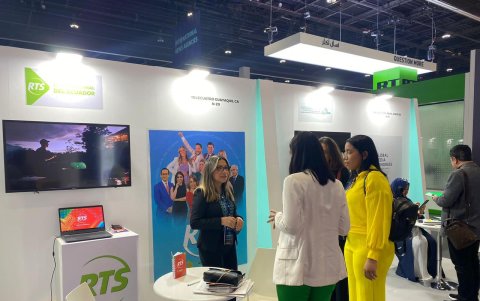 En el segundo congreso de medios en Abu Dabi.