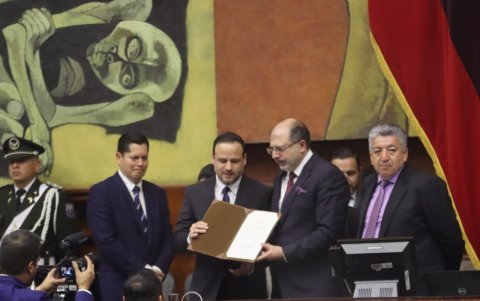 Antes de llegar a la Asamblea, Acaiturri ganó una concejalía en el Municipio de Guayaquil.