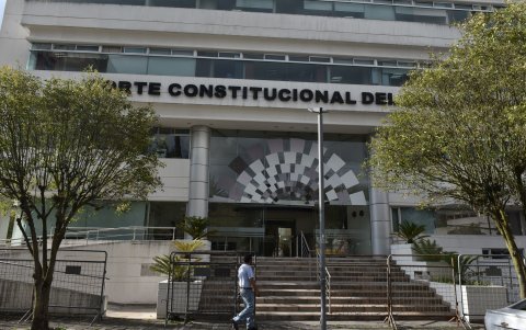 La Corte Constitucional debería investigar si las instituciones incumplieron total o parcialmente la norma.