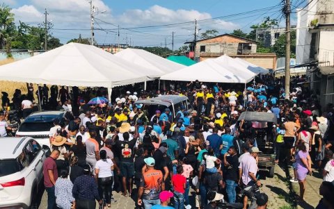 Varios ciudadanos se dieron cita en el velatorio de la alcaldesa de San Lorenzo, Adis Solís.