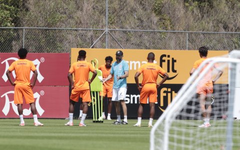 Félix Sánchez Bas registra números positivos con la Tri, pese a las críticas por el estilo de juego.