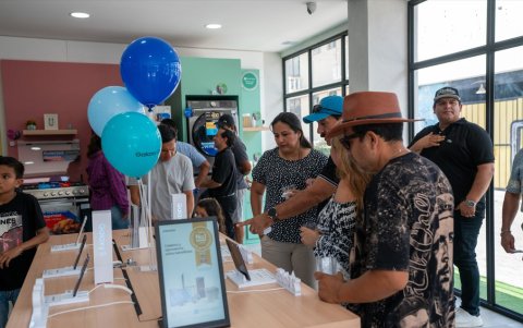 En la tienda Samsung puedes conocer más sobre los equipos tendencia y recibir asesoría.