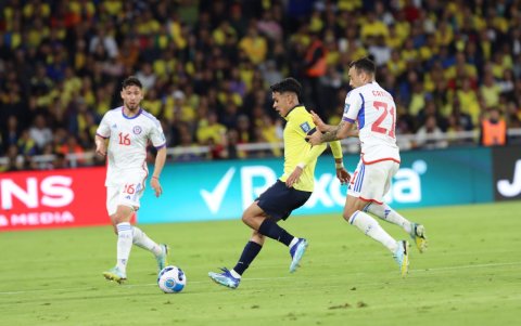 Kendry Páez (c) fue uno de los jugadores estrella en este partido de Ecuador