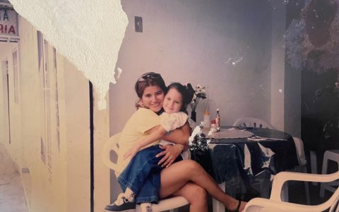 Gloria Acosta y Lavinia Valbonesi en su infancia.