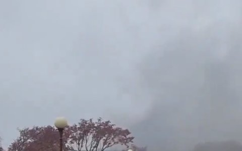 Niágara. Una foto en la red social X, muestra la columa de humo que se generó tras la explosión.