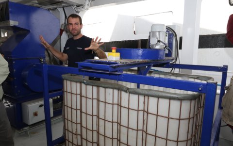 Adentro. El buque tiene un taller en su interior.