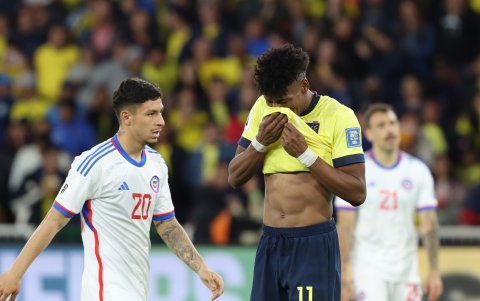 La Tricolor sufrió para imponerse a una golpeada selección chilena.