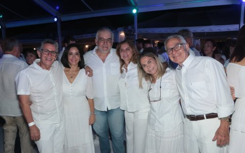 Rodrigo Román, Mónica de Román, Fernando Huerta, Laura de Huerta, Beatriz Loor y Max Escobar.