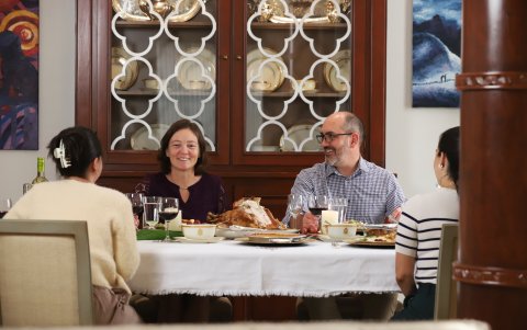 Erik y Alicia Martini a punto de iniciar el festín de agradecimiento.