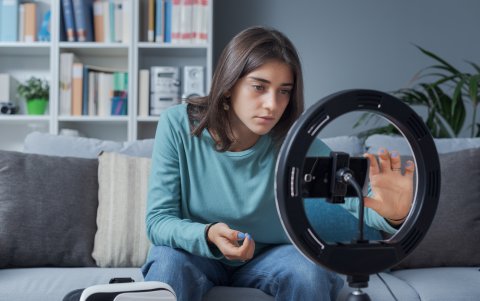 El no conocer cómo se manejan las redes sociales es un impedimento para que los padres tengan una supervisión adecuada.