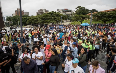 Manifestantes participan en una marcha de apoyo al reclamo territorial venezolano por el Esequibo, el 15 de noviembre de 2023, en Caracas (Venezuela).