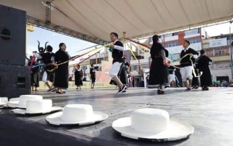 Se realizan danzas para expresar el arte y la cultura de los pueblos de antaño