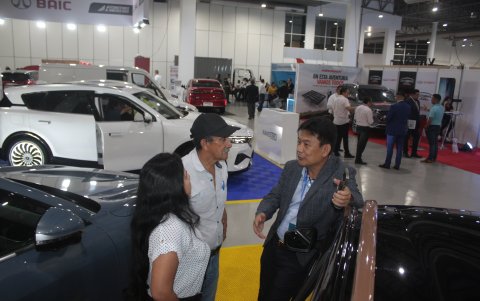 Automotriz. En la ExpoChina 2023 se exhiben los carros eléctricos chinos.