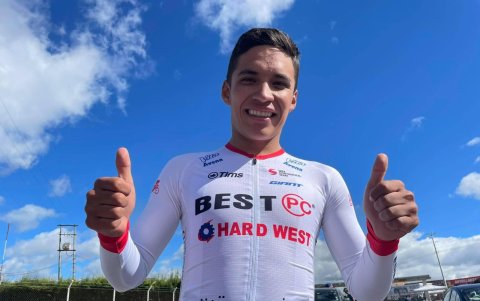 Martín comenzó su carrera ciclística profesional en el Best PC de Ecuador.