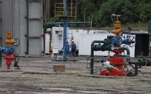 Empleo. Los comuneros trabajan en áreas técnicas y en obras. Al erradicar la extracción, quedan desempleados.