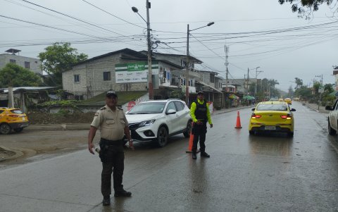 La policía intensificó operativos en Olón tras conocerse el hecho a la casa del Presidente.