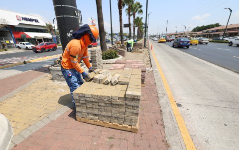 Obra. Los estudios topográficos se desarrollan entre las avenidas de las Américas e Isidro Ayora.