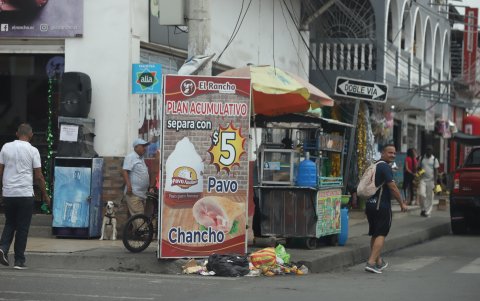 Otro de los problemas que enfrentó el cantón en la última semana fue la suspensión del servicio de recolección de basura.