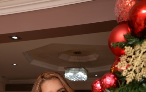 Arregla árboles de Navidad.