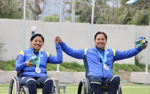 Diana Gonzabay y Joffre Villavicencio fueron plata en equipos mixtos.