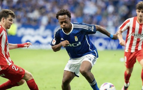 Romario Ibarra, extremo del Real Oviedo de la Segunda División de España.