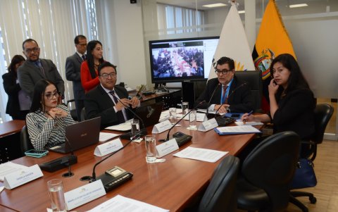 Patricio Chávez, de la Revolución Ciudadana, dirigió la sesión en medio de reclamos y tensiones.