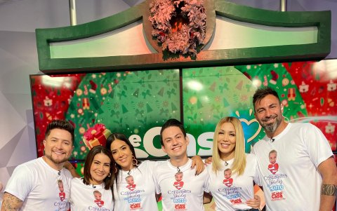 Compañeros de Karime en 'De casa en casa'.