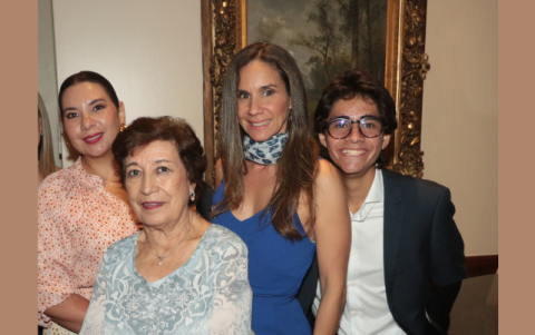 Andrea Miranda, Flavina Vargas, Mirella Gómez de García y Charlie García.