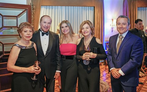 Haydee de García, Agustín Loor, Marpia Gabriela García, Isabel Noboa y Eduardo Andrade.