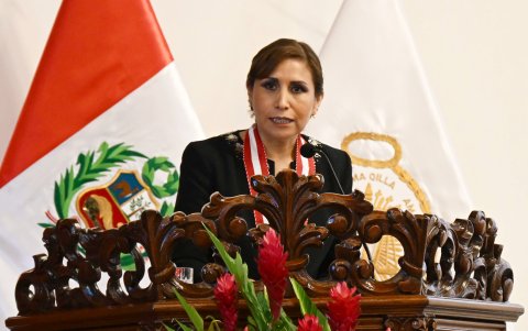 La fiscal general de Perú Patricia Benavides, enfrenta una tormenta tras destituir del cargo a la coordinadora del equipo especial anticorrupción, Marita Barreto.
