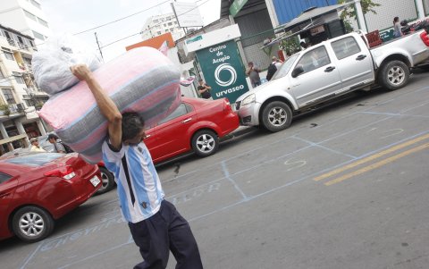 Las calles que serán peatonalizadas ya fueron señalizadas. Una de ellas por la Caja del Seguro, en avenida Olmedo y Calixto Romero.