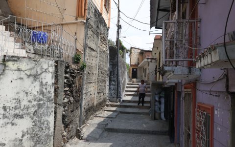 Inseguridad. En varias zonas, las escalinatas se vuelven muy peligrosas