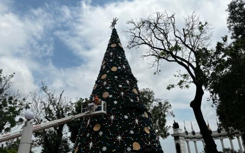 Árbol de Navidad en el Malecón 2000