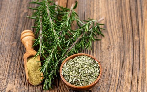 Los cinco rituales más utilizados para la limpieza energética son inciensos, sahumerios, cuarzos, flores y plantas, cuencos tibetanos.