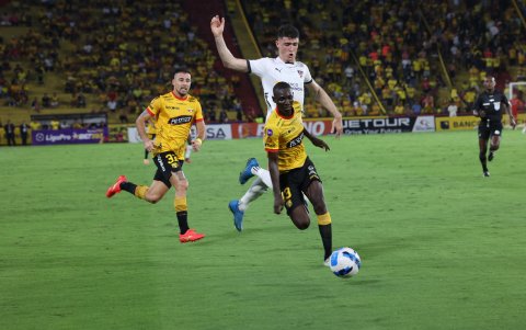 Janner Corozo, extremo derecho.