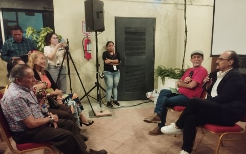 Alrededor de cincuenta asistentes observaron el documental “Manuel de Jesús Alvárez y su aporte a la música montuvia, en el Museo Nacional del Cacao.