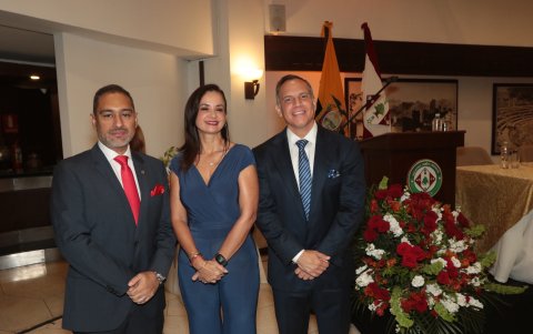 Félix Gelo, Carlos Serrano y Marcela Aguiñaga.