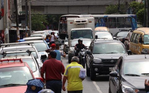 2. Tráfico. Se presentaron problemas con el tránsito en gran parte del día por las calles cerradas