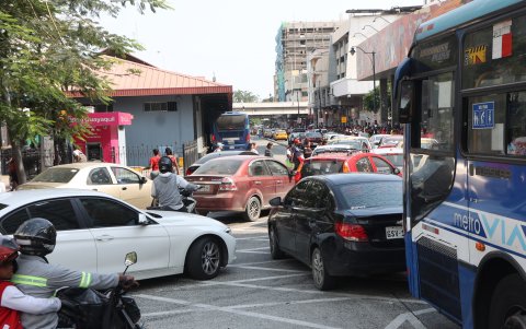Tránsito. Se formaron largas filas de vehículos