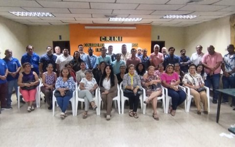 En la imagen, los líderes que se unieron para armar una sola congregación.