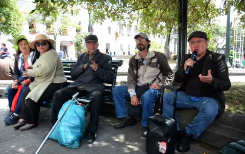 Willy Vargas canta pasillos y música quiteña en la Plaza de la Independencia