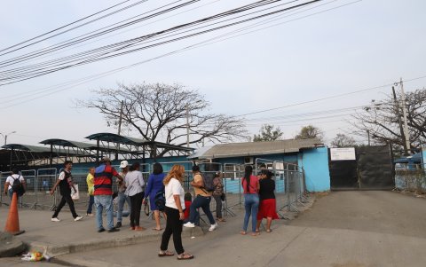 Desde el año 2021 se ha vuelto casi habitual que los familiares de los PPL se congreguen en los exteriores de la cárcel cuando sucede un hecho violento.
