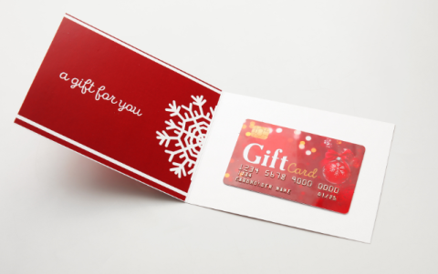 Una tarjeta de regalo posibilita que la persona elija el artículo que más le guste.