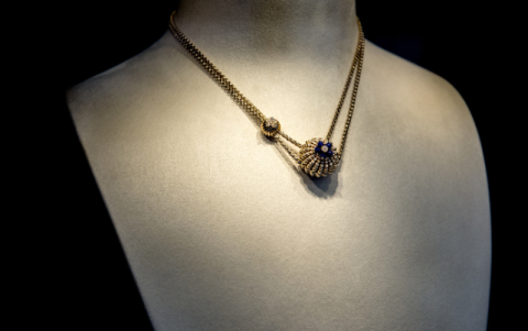 Las joyas, especialmente si son personalizadas, son un gran obsequio.