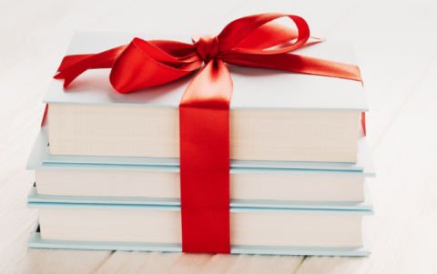 Un libro de su género literario o escritor favorito es otra de las opciones.