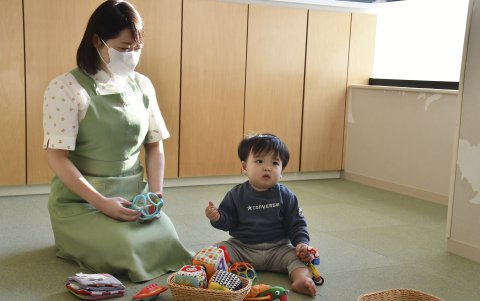 Iniciativas de la empresa japonesa Itochu que han ayudado a fomentar la conciliación entre sus empleados y que incluyen un servicio de guardería en la propia oficina.