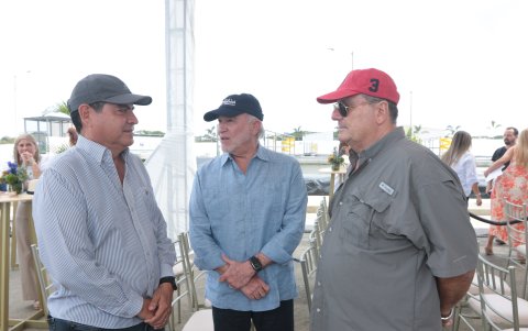 Fernando Idrovo, Víctor Ferretti y José Peré.